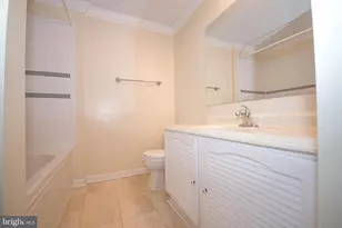 7993 Tyson Oaks Cir, Vienna, VA 22182 - Photo 13