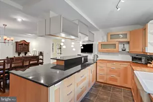 7914 Idylwood Rd, Dunn Loring, VA 22027 - Photo 13