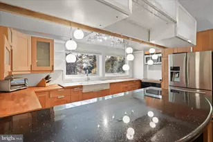 7914 Idylwood Rd, Dunn Loring, VA 22027 - Photo 11