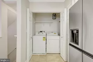 12845 Fair Briar Ln, Fairfax, VA 22033 - Photo 31