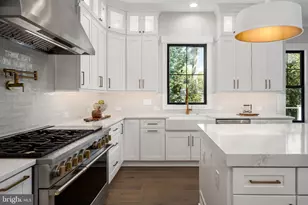 8650 McHenry St, Vienna, VA 22180 - Photo 13