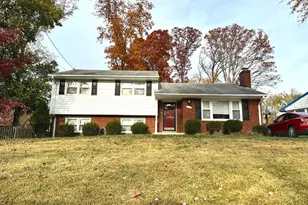 8140 Drayton Ln, Springfield, VA 22151 - Photo 3