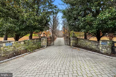 9324 Georgetown Pike, Great Falls, VA 22066 - Photo 3