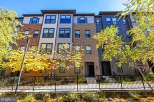 2334 Water Promenade Ave, Herndon, VA 20171 - Photo 25