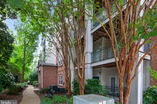 12148 Garden Grove Cir, Fairfax, VA 22030 - Photo 3