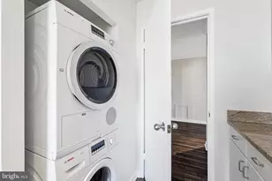 1800 Old Meadow Rd, McLean, VA 22102 - Photo 9