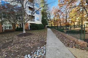 2204 Westcourt Ln, Herndon, VA 20170 - Photo 27