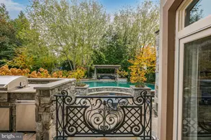 8305 Fox Haven Dr, McLean, VA 22102 - Photo 7