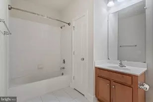 9521 Bastille St, Fairfax, VA 22031 - Photo 11