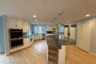 10701 Sycamore Springs Ln, Great Falls, VA 22066 - Photo 7