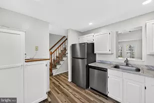 14467 Four Chimney Dr, Centreville, VA 20120 - Photo 7