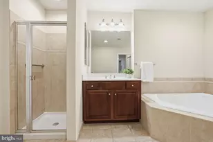 2905 Saintsbury Plaza, Fairfax, VA 22031 - Photo 17