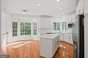 9927 Miles Stone Ct, Vienna, VA 22181 - Photo 5