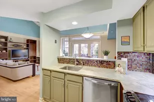 1334 Garden Wall Cir, Reston, VA 20194 - Photo 11