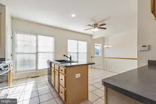 13083 Rose Petal Cir, Herndon, VA 20171 - Photo 5