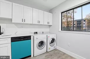 9713 Kings Crown Ct, Fairfax, VA 22031 - Photo 13