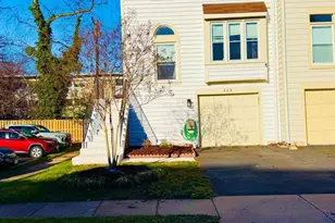 529 Dakota Dr, Herndon, VA 20170 - Photo 3