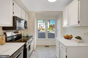 11200 Silentwood Ln, Reston, VA 20191 - Photo 11