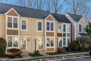 11200 Silentwood Ln, Reston, VA 20191 - Photo 3