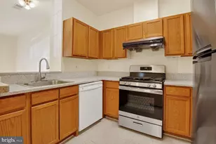 4142 Fountainside Ln, Fairfax, VA 22030 - Photo 5