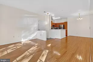 4142 Fountainside Ln, Fairfax, VA 22030 - Photo 3