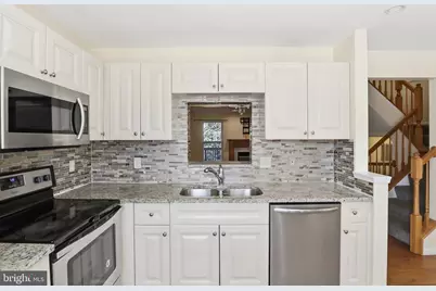 6203 Abbottsbury Row, Alexandria, VA 22315 - Photo 5