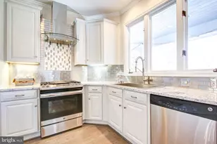 710 Parrish Farm Ln, Great Falls, VA 22066 - Photo 11