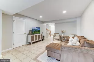 2520 Banshire Dr, Herndon, VA 20171 - Photo 9