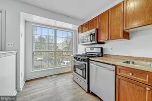 14171 Autumn Cir, Centreville, VA 20121 - Photo 13