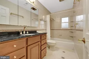 5300 Summit Dr, Fairfax, VA 22030 - Photo 13