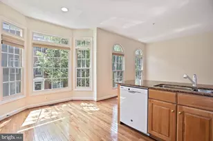 1614 Leeds Castle Dr, Vienna, VA 22182 - Photo 31