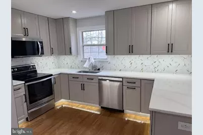 5623 Glenwood Mews Drive, Alexandria, VA 22315 - Photo 5