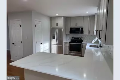 5623 Glenwood Mews Drive, Alexandria, VA 22315 - Photo 3