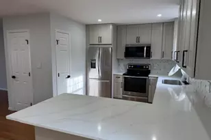 5623 Glenwood Mews Dr, Alexandria, VA 22315 - Photo 3