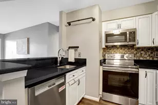 6902 Mary Caroline Cir, Alexandria, VA 22310 - Photo 9