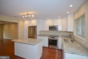 13107 Englishwood Ln, Fairfax, VA 22033 - Photo 5