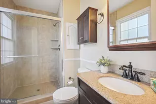 2772 Knollside Ln, Vienna, VA 22180 - Photo 9