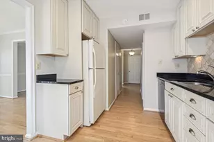 2772 Knollside Ln, Vienna, VA 22180 - Photo 3