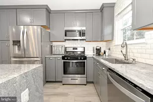 12901 Fair Briar Ln, Fairfax, VA 22033 - Photo 5