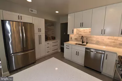 1666 Parkcrest Circle #100, Reston, VA 20190 - Photo 5