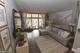 1666 Parkcrest Cir, Reston, VA 20190 - Photo 7