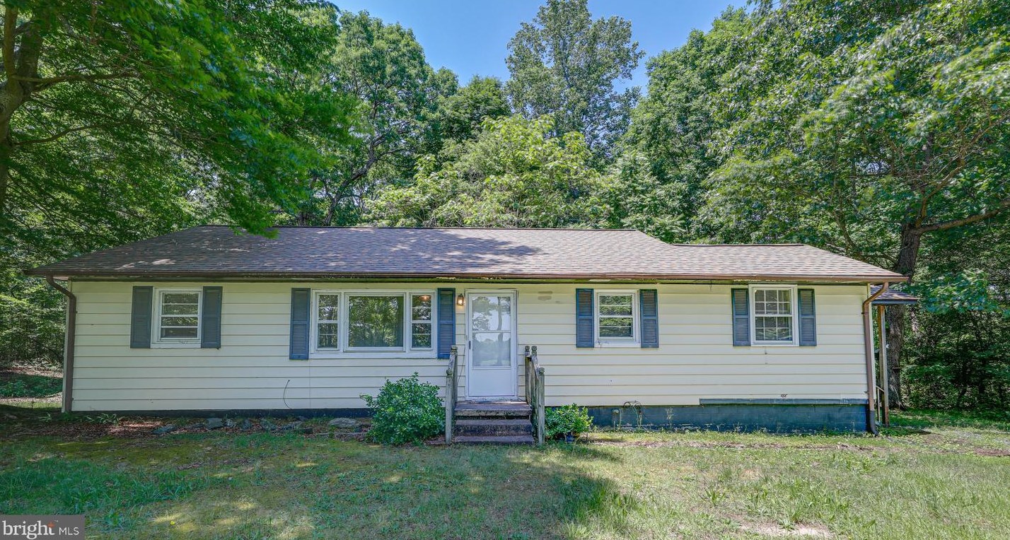 13158 James Madison Pkwy, Owens VA  22485-3212 exterior
