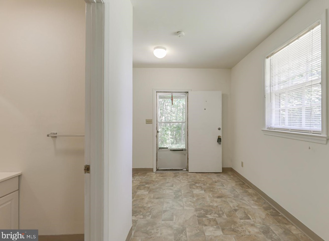 13158 James Madison Pkwy, Owens VA  22485-3212 exterior