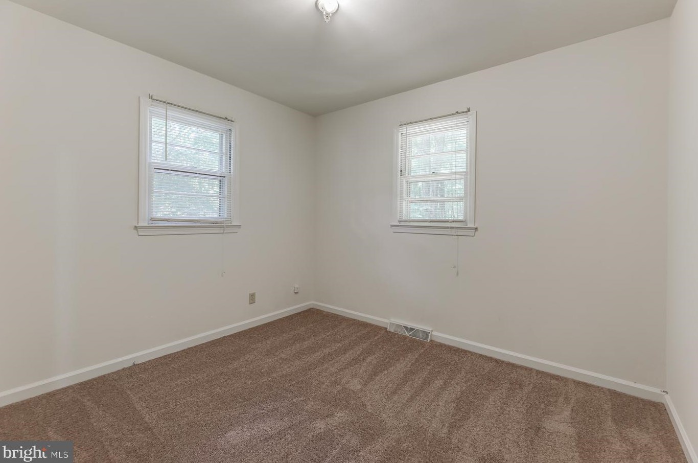 13158 James Madison Pkwy, Owens VA  22485-3212 exterior