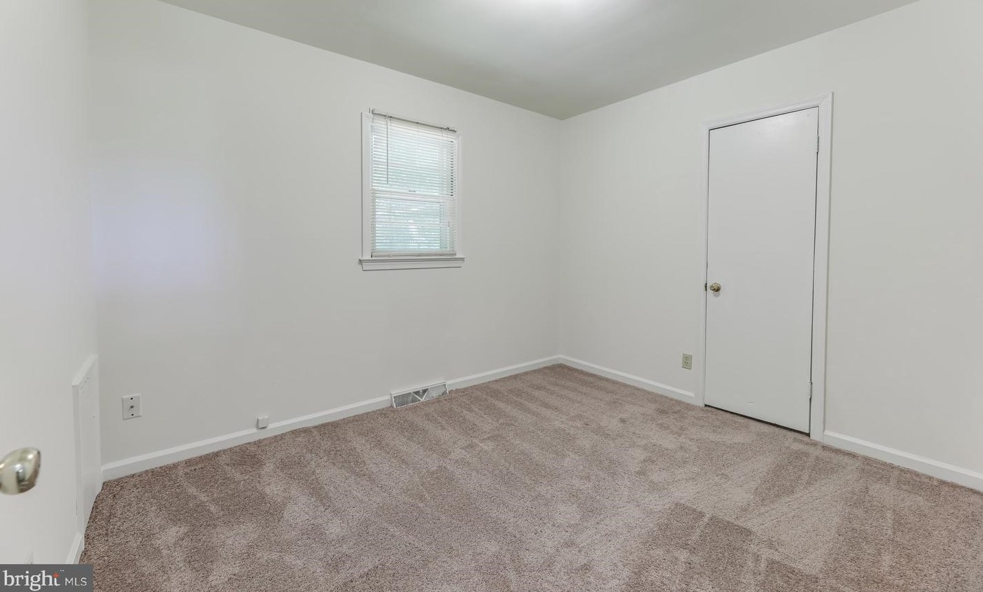 13158 James Madison Pkwy, Owens VA  22485-3212 exterior
