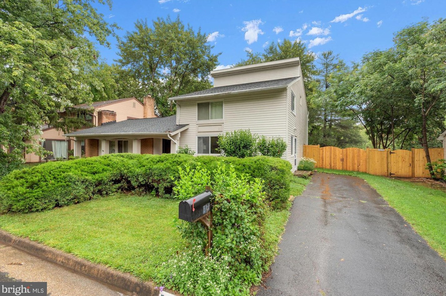 522 Sugarland Run Dr, Dulles VA  20164-1176 exterior