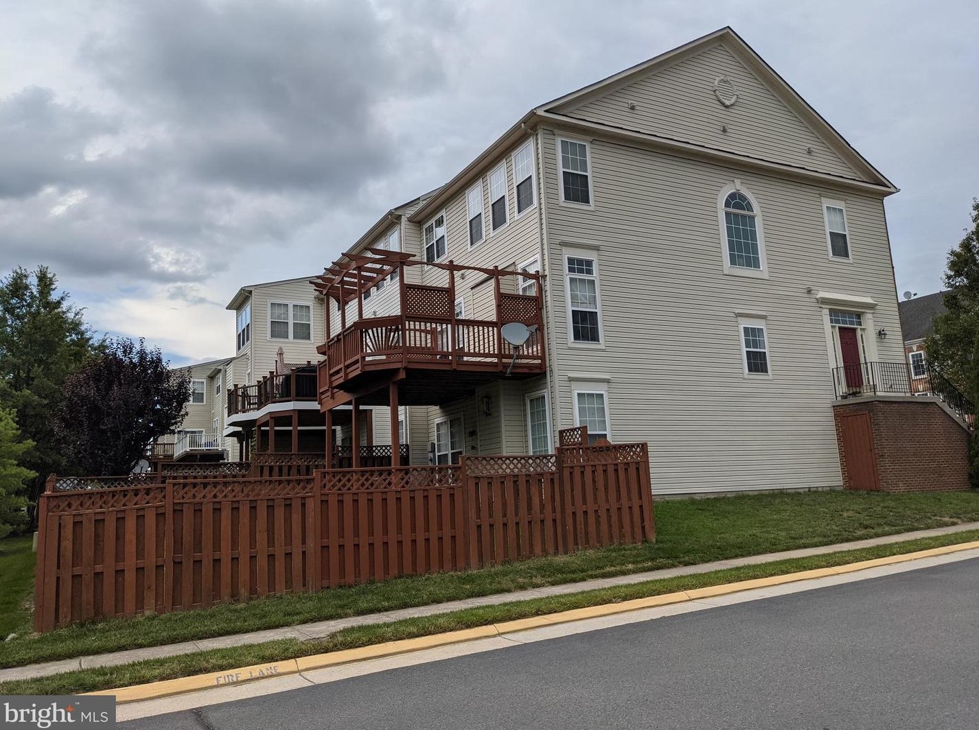 24661 Nettle Mill Sq, Stone Ridge VA  20105-2993 exterior