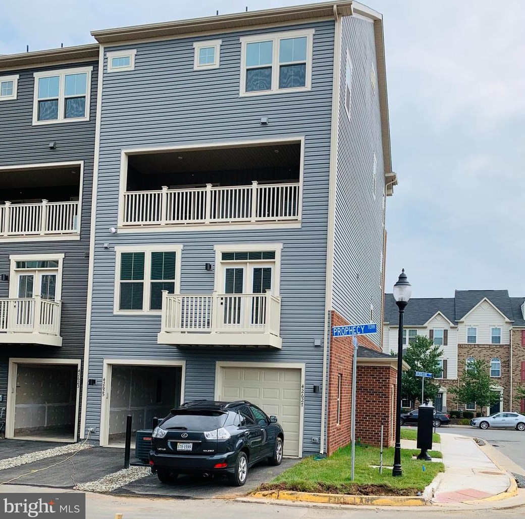 42627 Burbank Ter, Dulles VA  20166 exterior