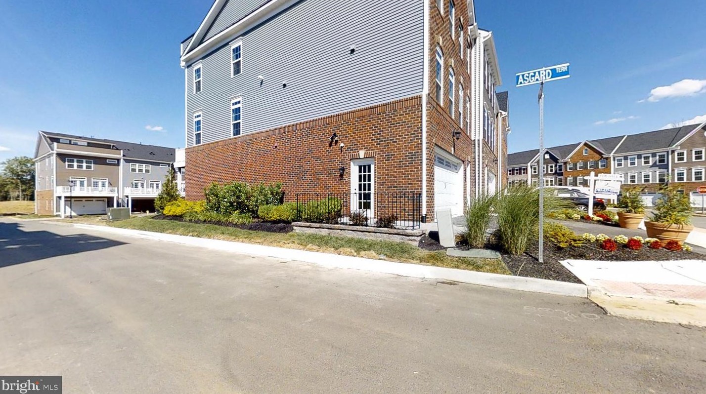 42630 Harlow Meadows Ter, Dulles VA  20166 exterior