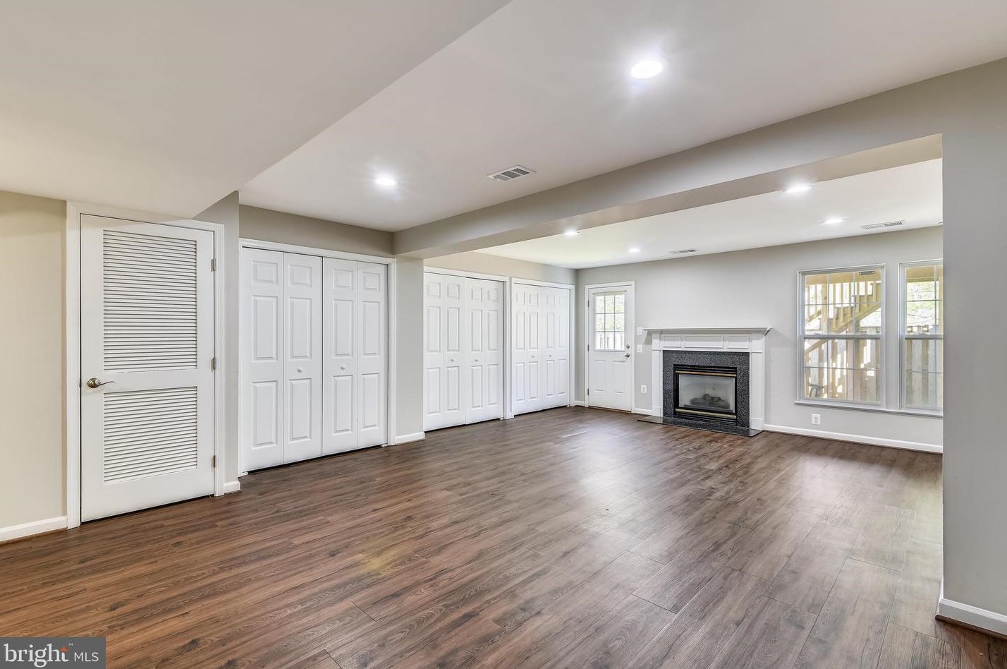 43395 Chokeberry Sq, Ashburn VA  20147-4001 exterior